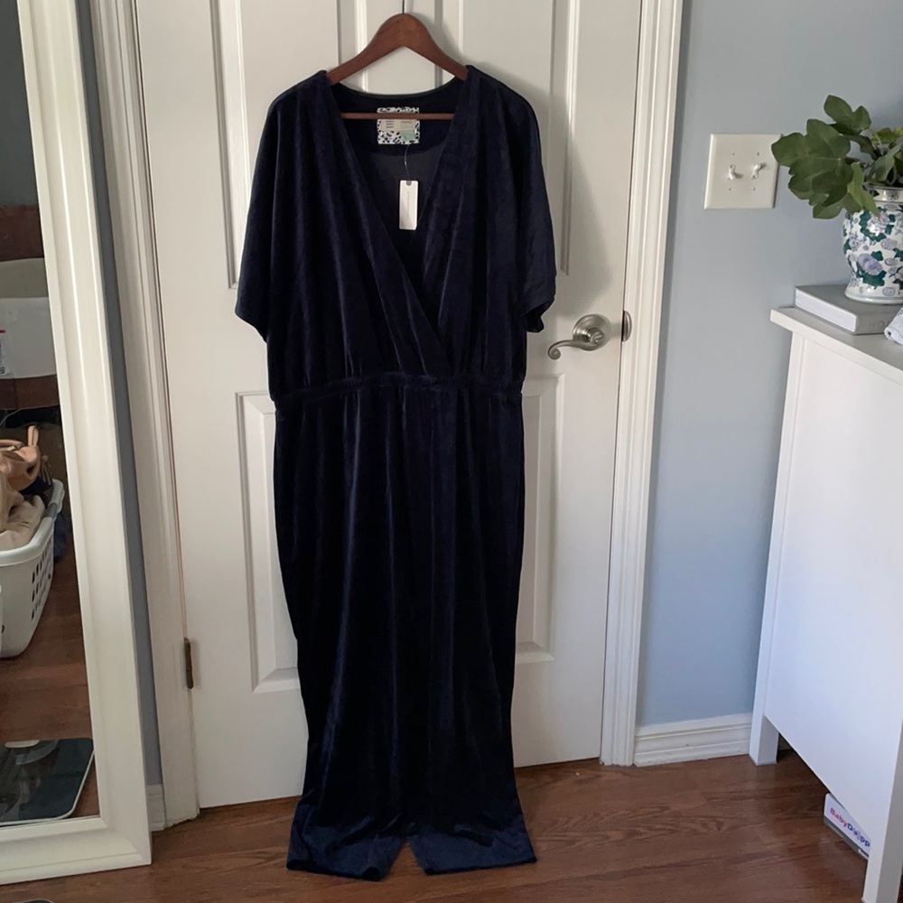 Anthropologie velvet jumpsuit navy size XL